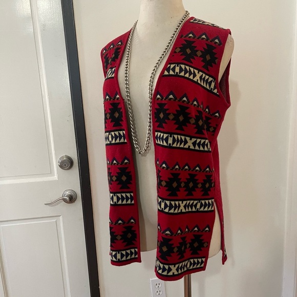 A.K.F Knitted Geometric Print Red and Black Vest - Picture 2 of 7